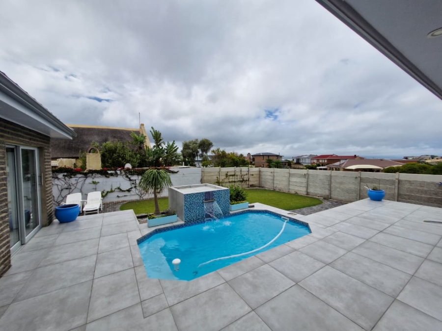 3 Bedroom Property for Sale in Stilbaai Wes Western Cape